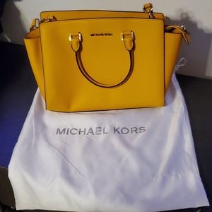 Mustard yellow Michael Kors crossbody